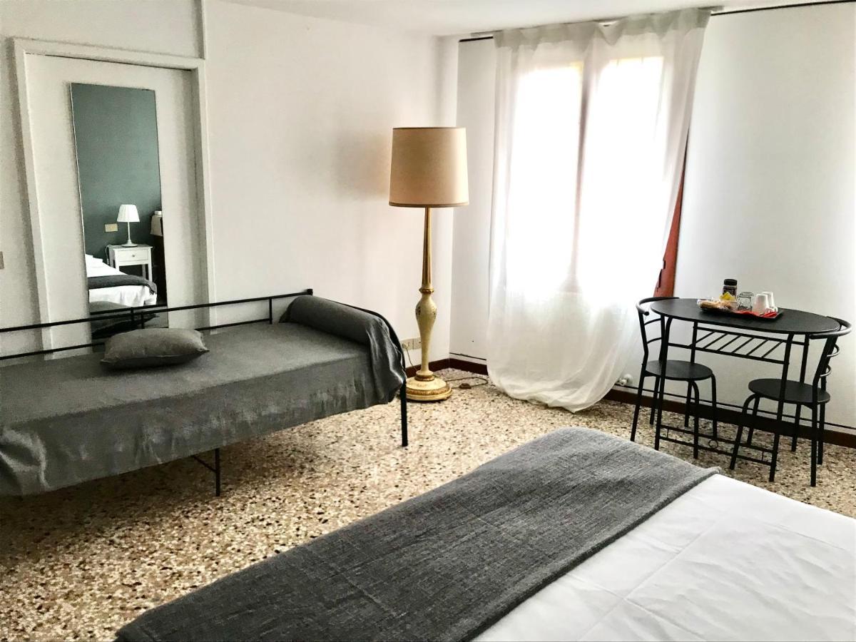 And - Private In Shared Venedig